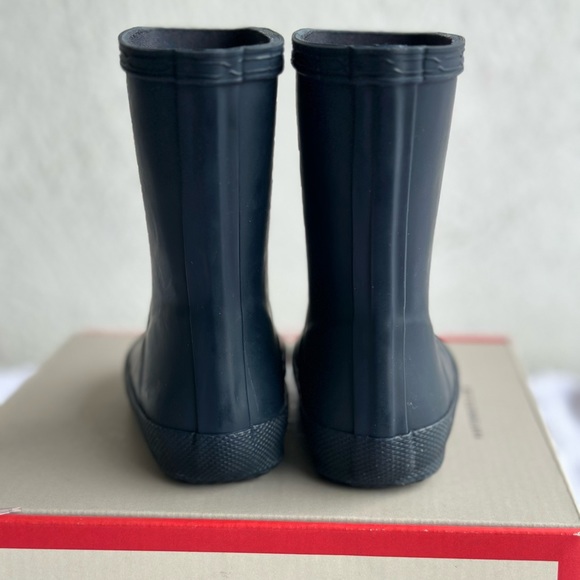 Hunter first class boots for kids size 6 B/ 7 G gently used in box - Picture 3 of 5